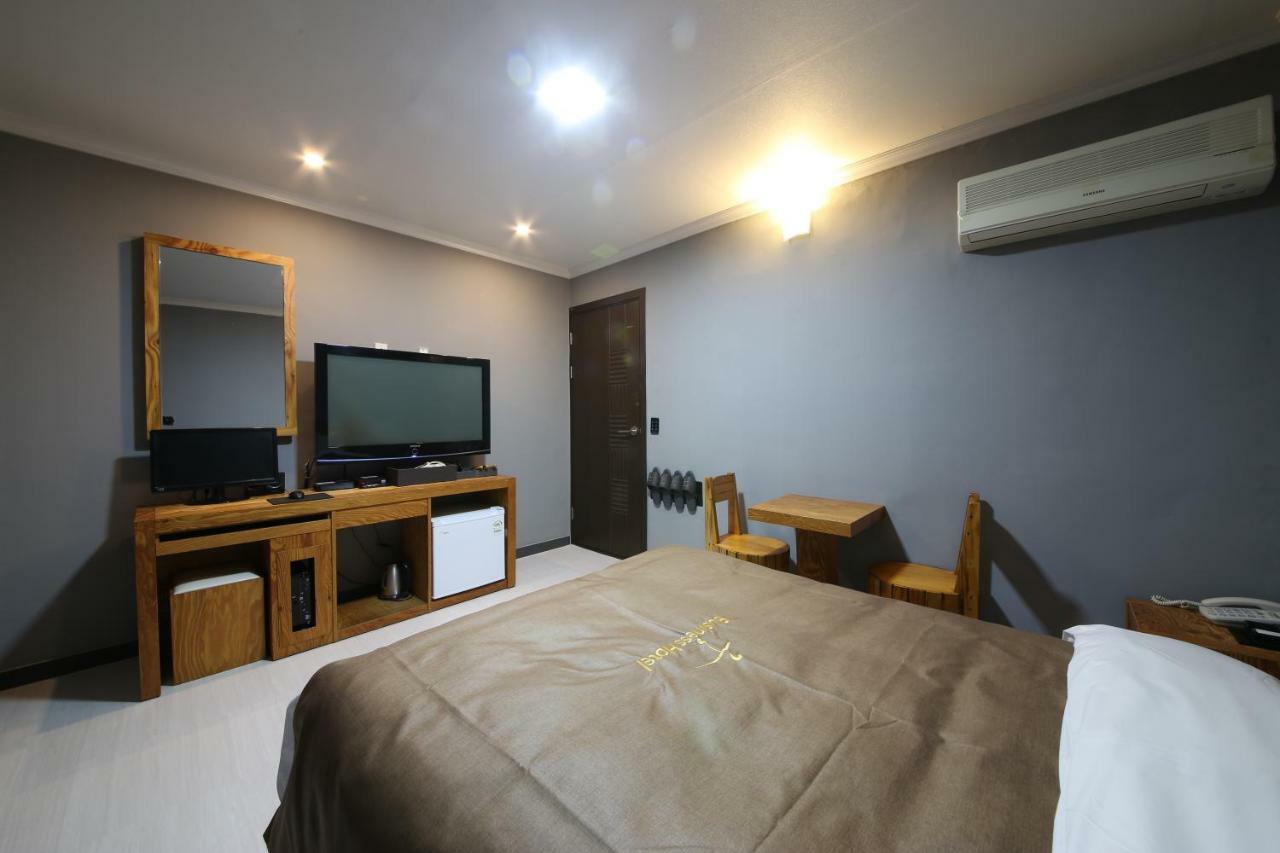 Gung Hotel Jeonju Esterno foto