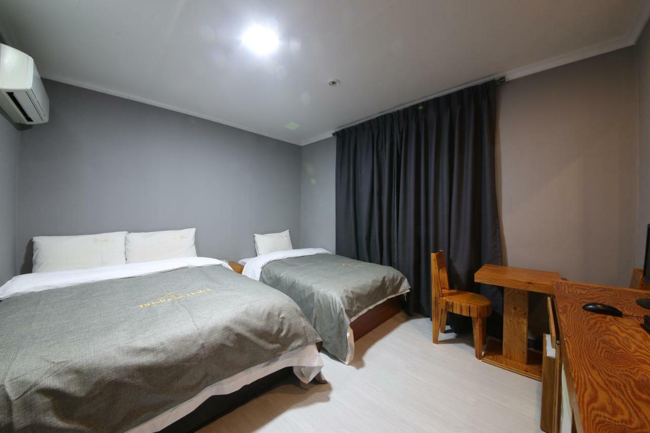 Gung Hotel Jeonju Esterno foto