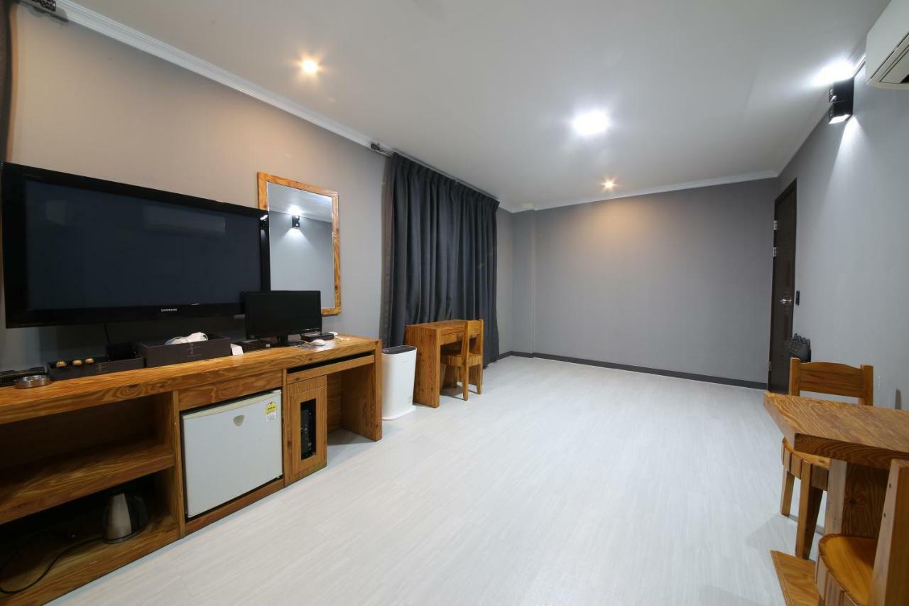 Gung Hotel Jeonju Esterno foto