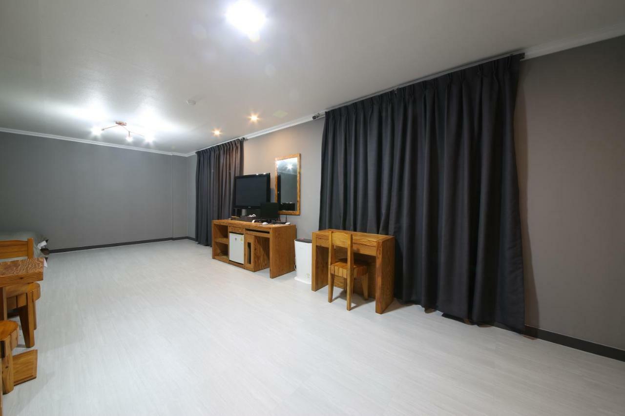 Gung Hotel Jeonju Esterno foto